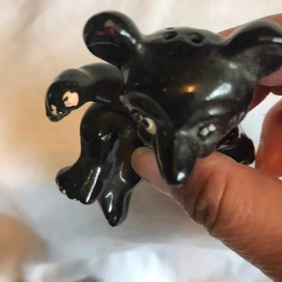 Vintage Tiny Bears Salt and Pepper Shakers - Picture 3 of 4